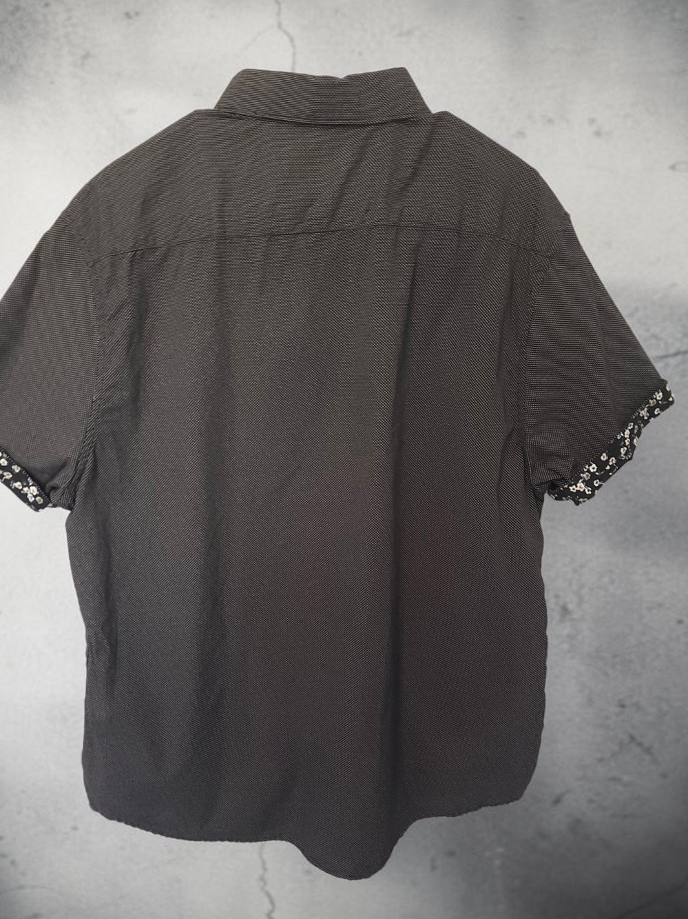 Denim & Flower Black Short-Sleeve Button-Down Shirt with Floral Trim - Picture 7 of 8